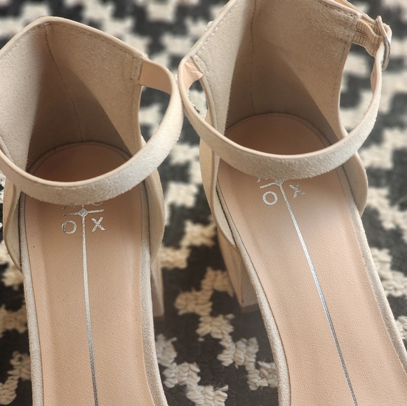 Beige ankle strap suede sandals - Picture 7 of 9
